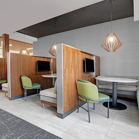 Courtyard By Marriott Manhattan Aggieville 외부 사진