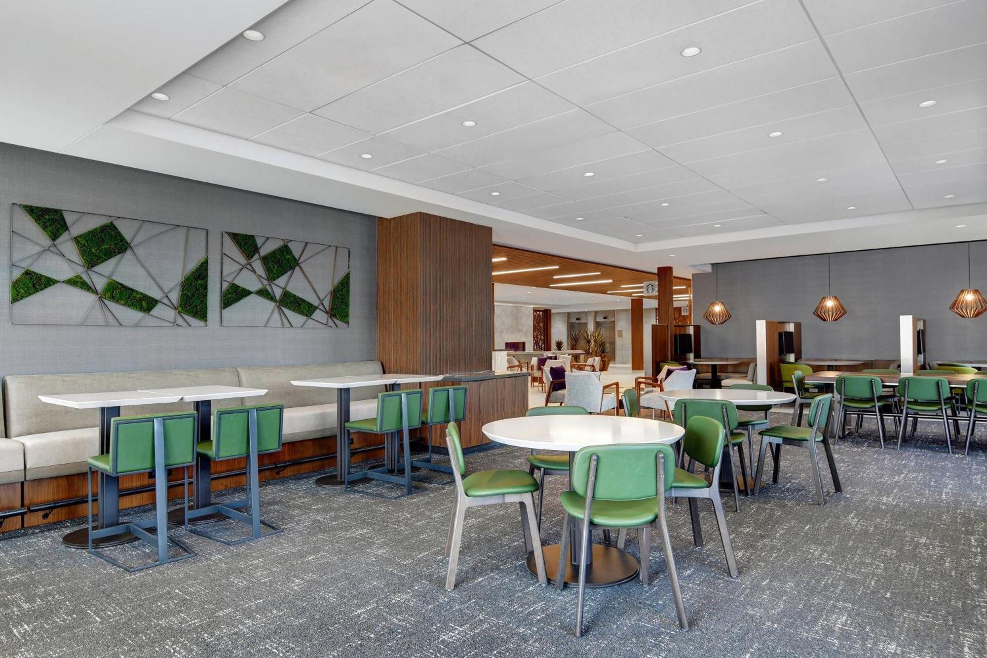 Courtyard By Marriott Manhattan Aggieville 외부 사진