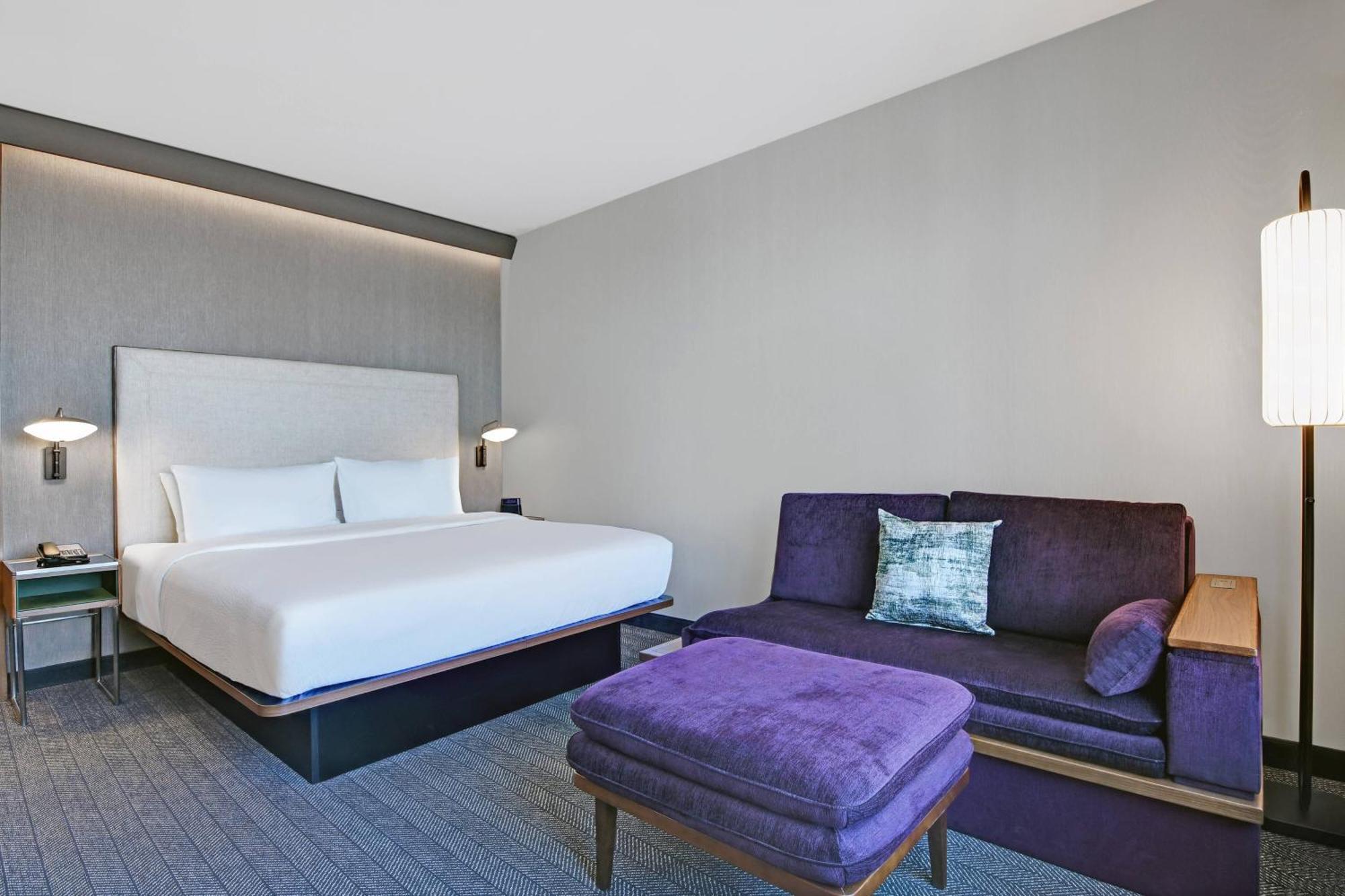 Courtyard By Marriott Manhattan Aggieville 외부 사진