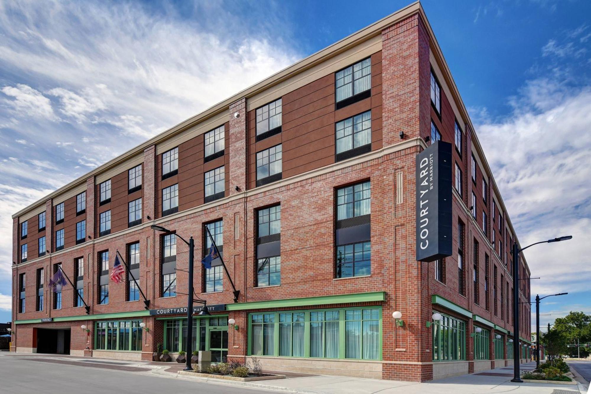 Courtyard By Marriott Manhattan Aggieville 외부 사진