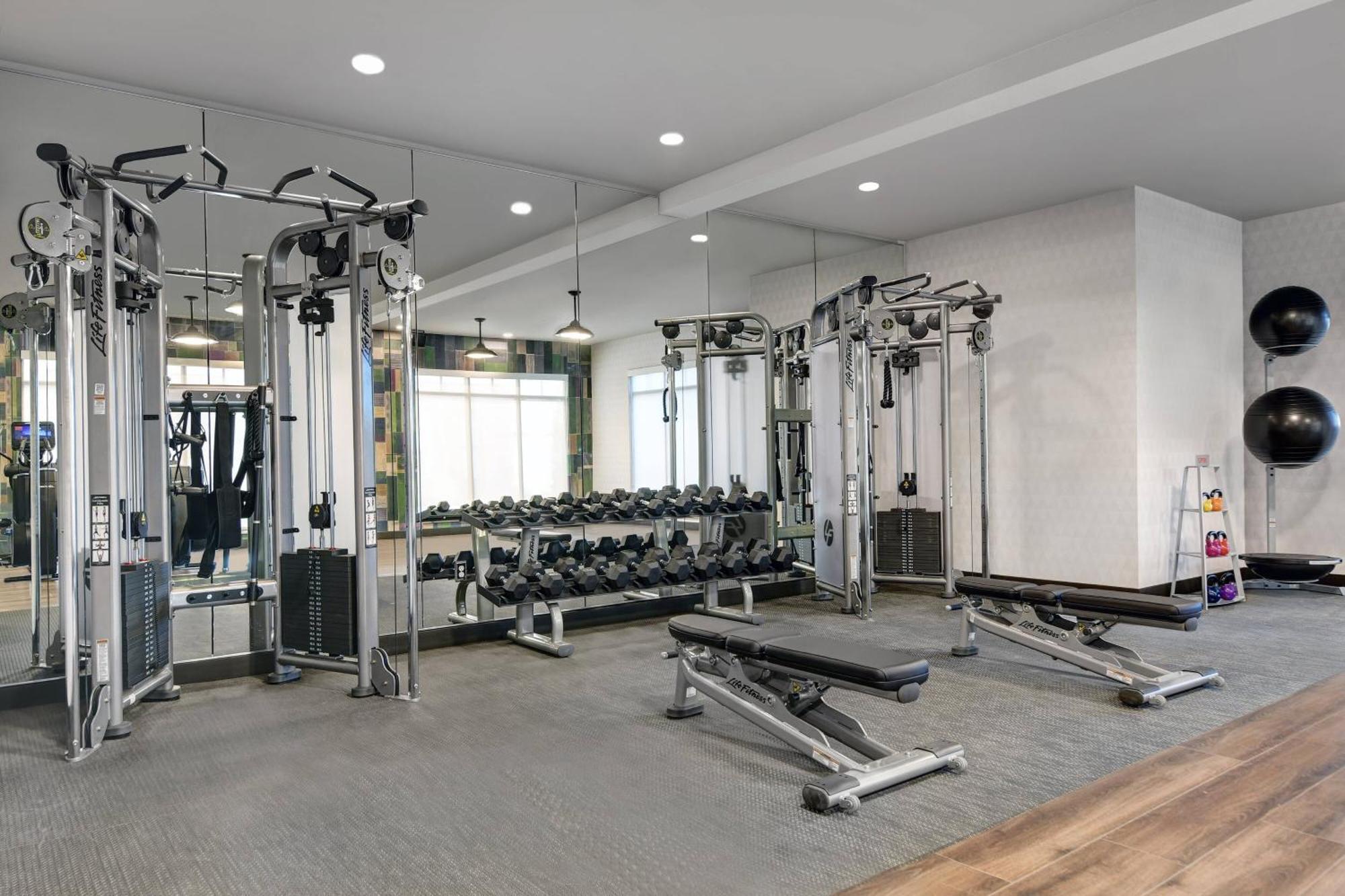 Courtyard By Marriott Manhattan Aggieville 외부 사진