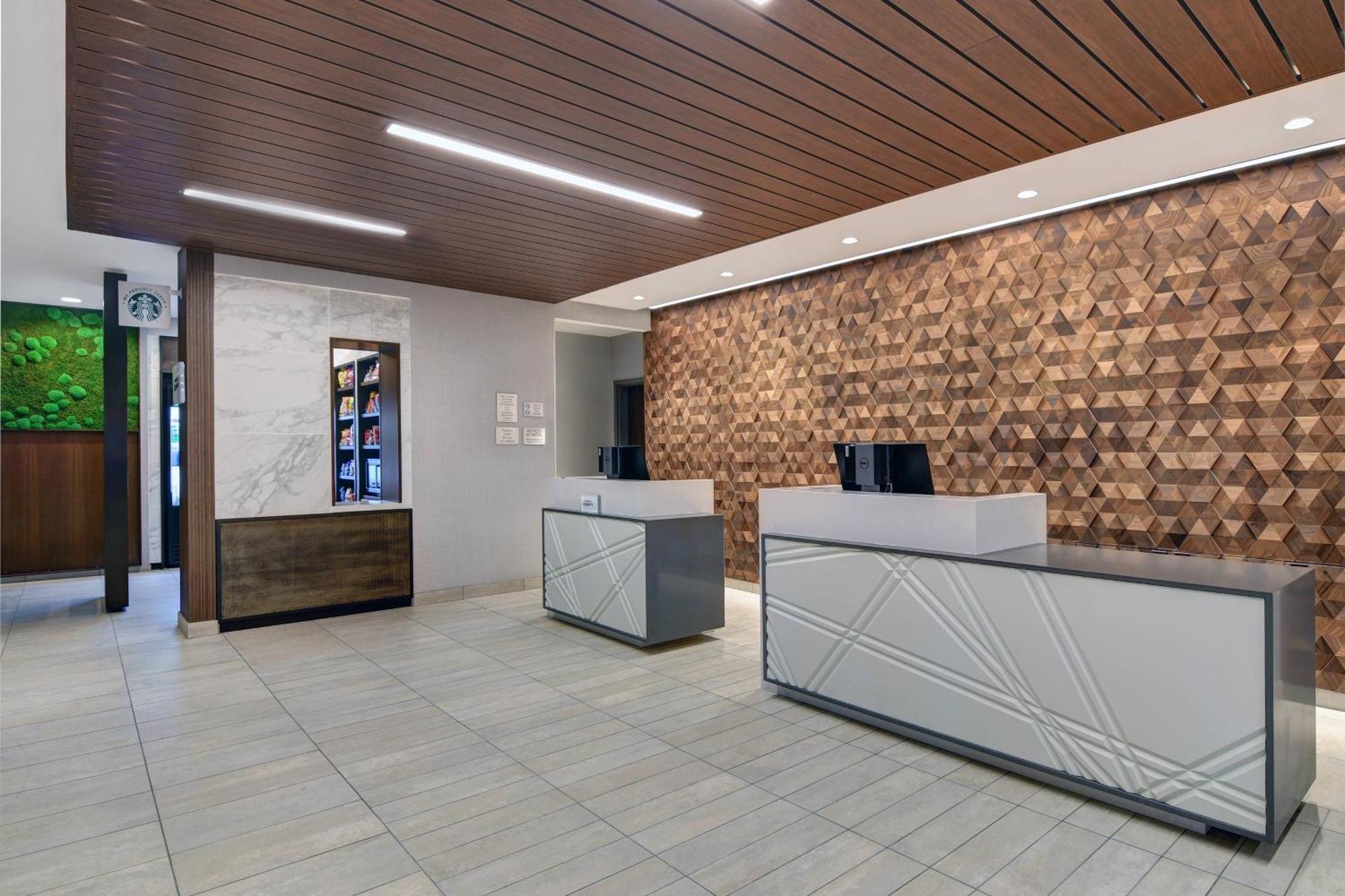 Courtyard By Marriott Manhattan Aggieville 외부 사진