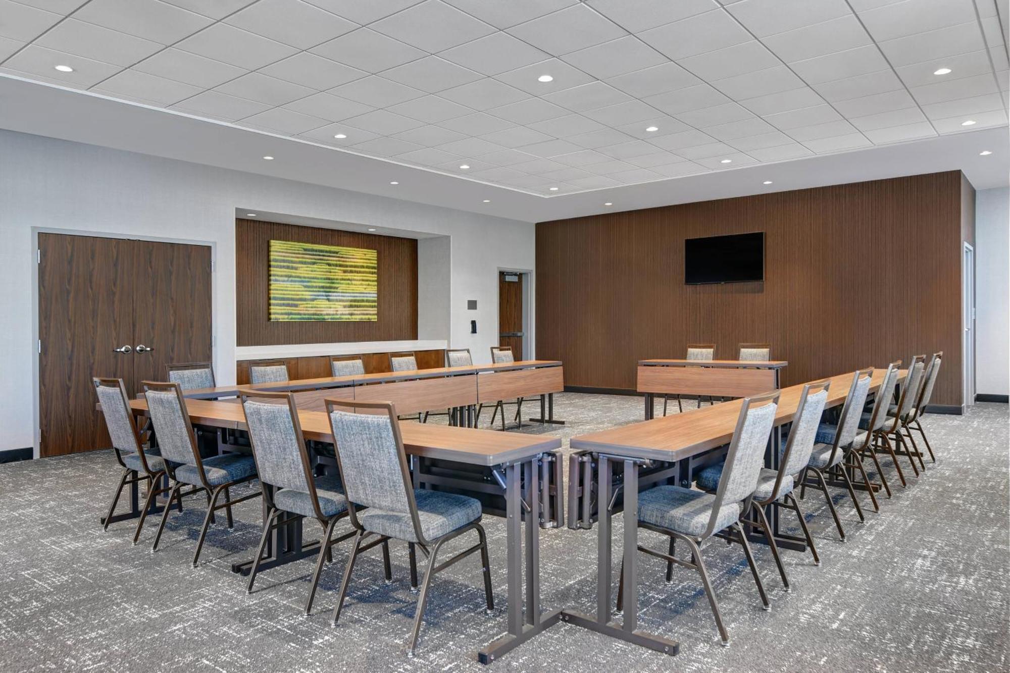 Courtyard By Marriott Manhattan Aggieville 외부 사진