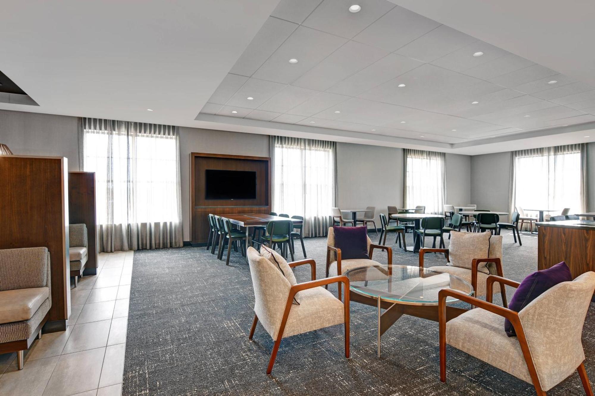 Courtyard By Marriott Manhattan Aggieville 외부 사진