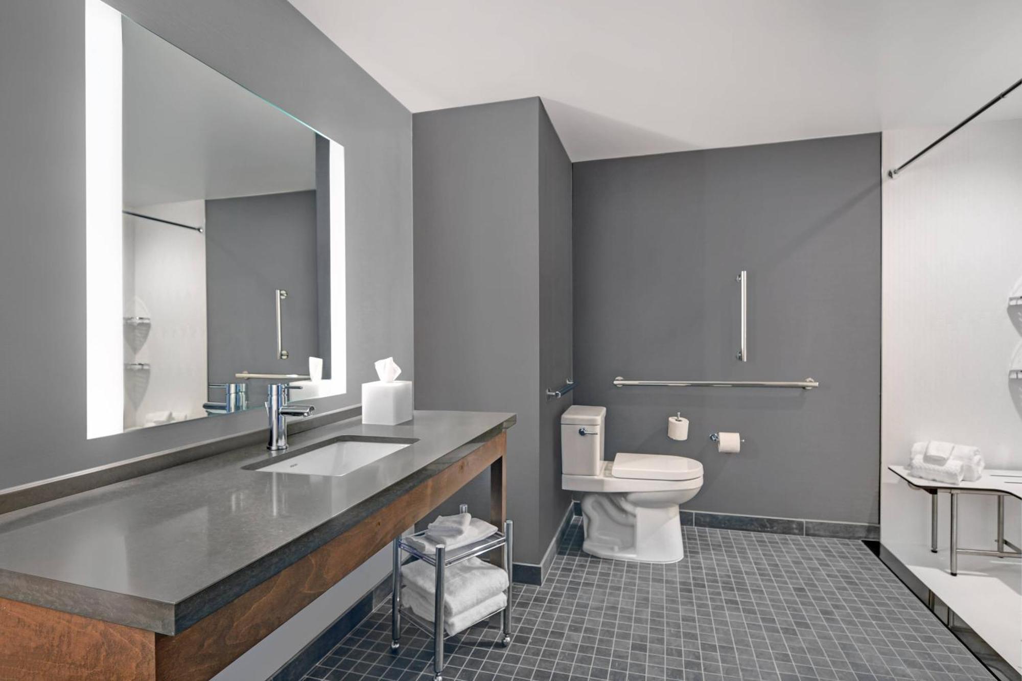Courtyard By Marriott Manhattan Aggieville 외부 사진