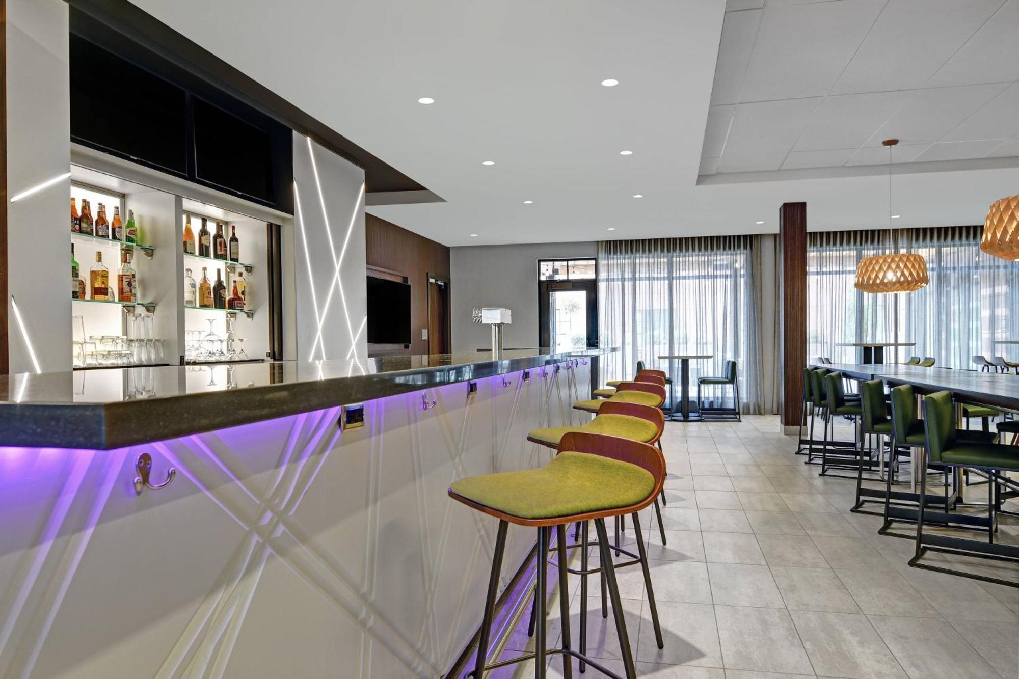 Courtyard By Marriott Manhattan Aggieville 외부 사진