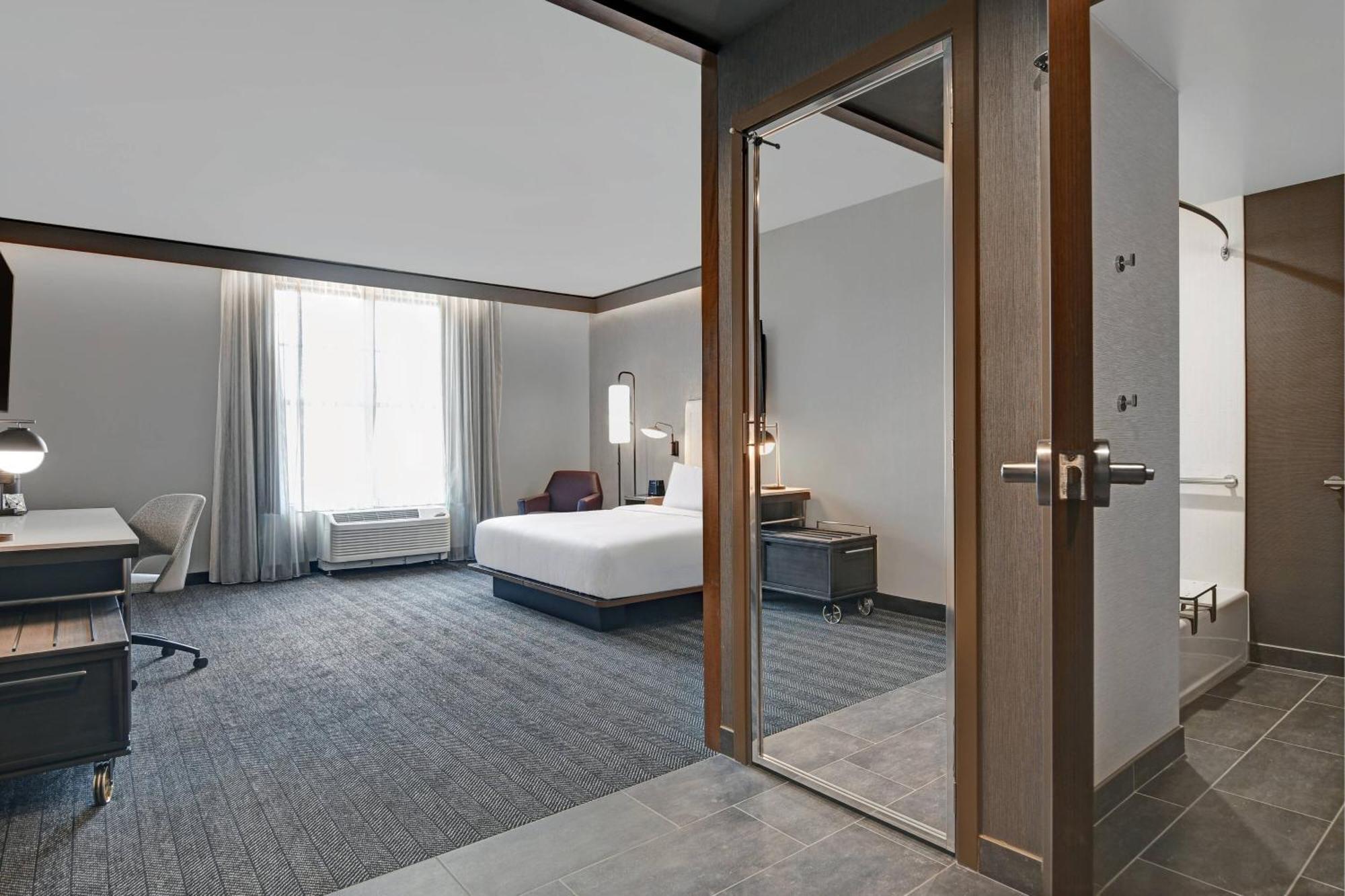 Courtyard By Marriott Manhattan Aggieville 외부 사진