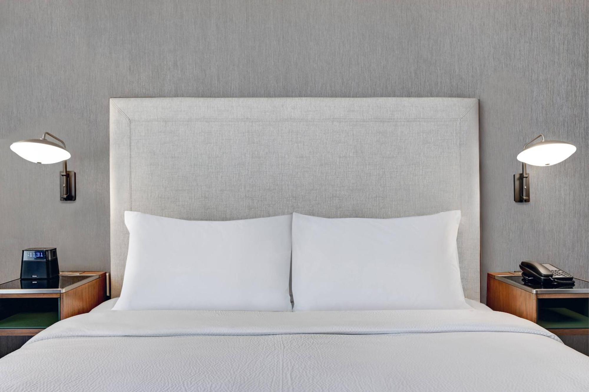 Courtyard By Marriott Manhattan Aggieville 외부 사진