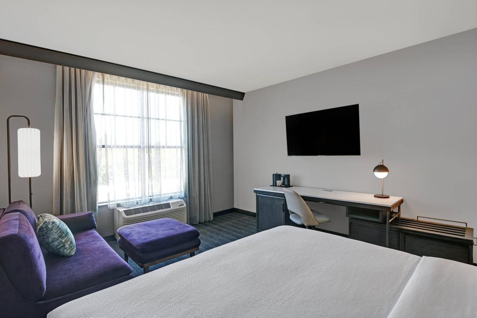 Courtyard By Marriott Manhattan Aggieville 외부 사진