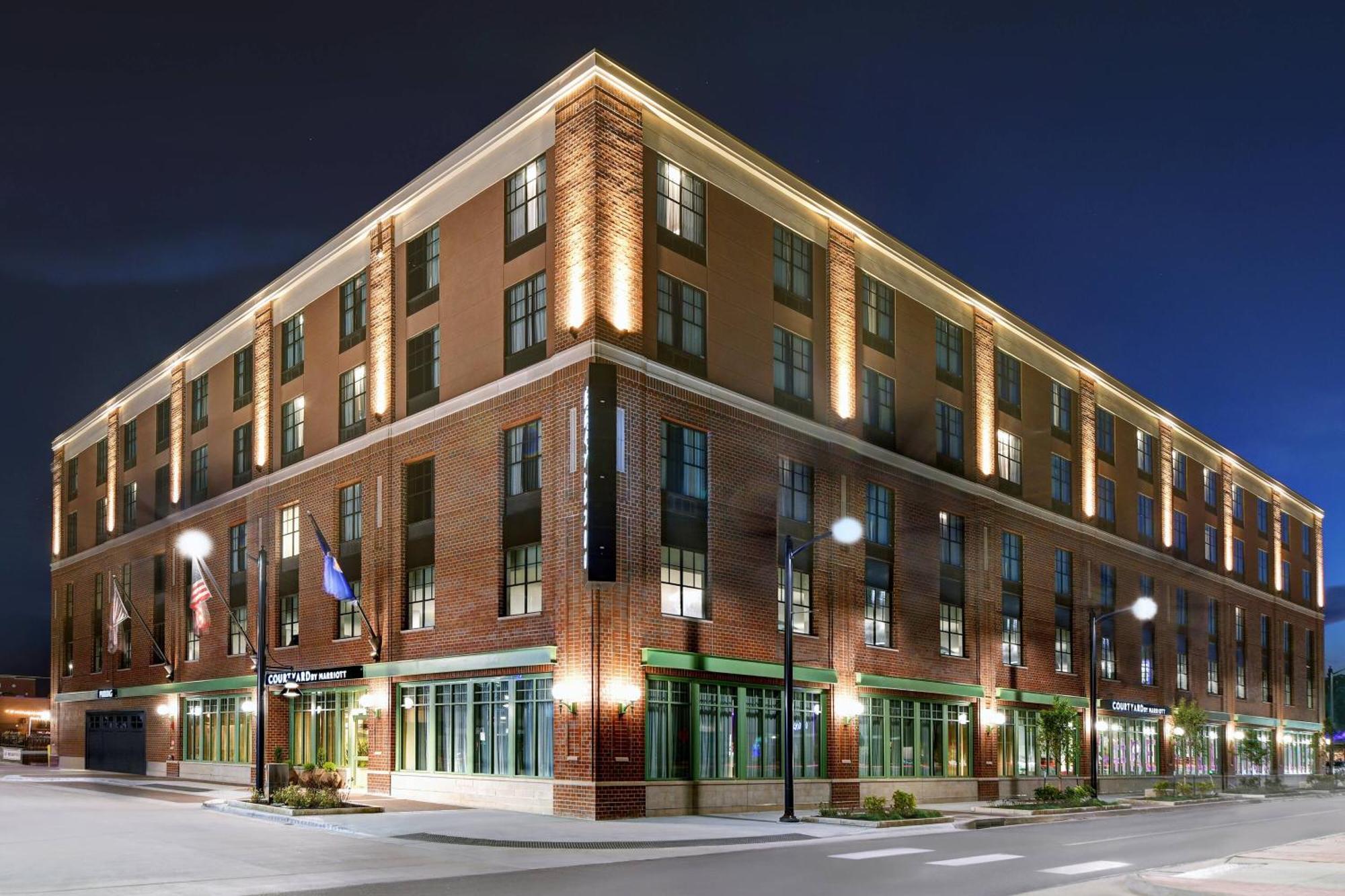 Courtyard By Marriott Manhattan Aggieville 외부 사진