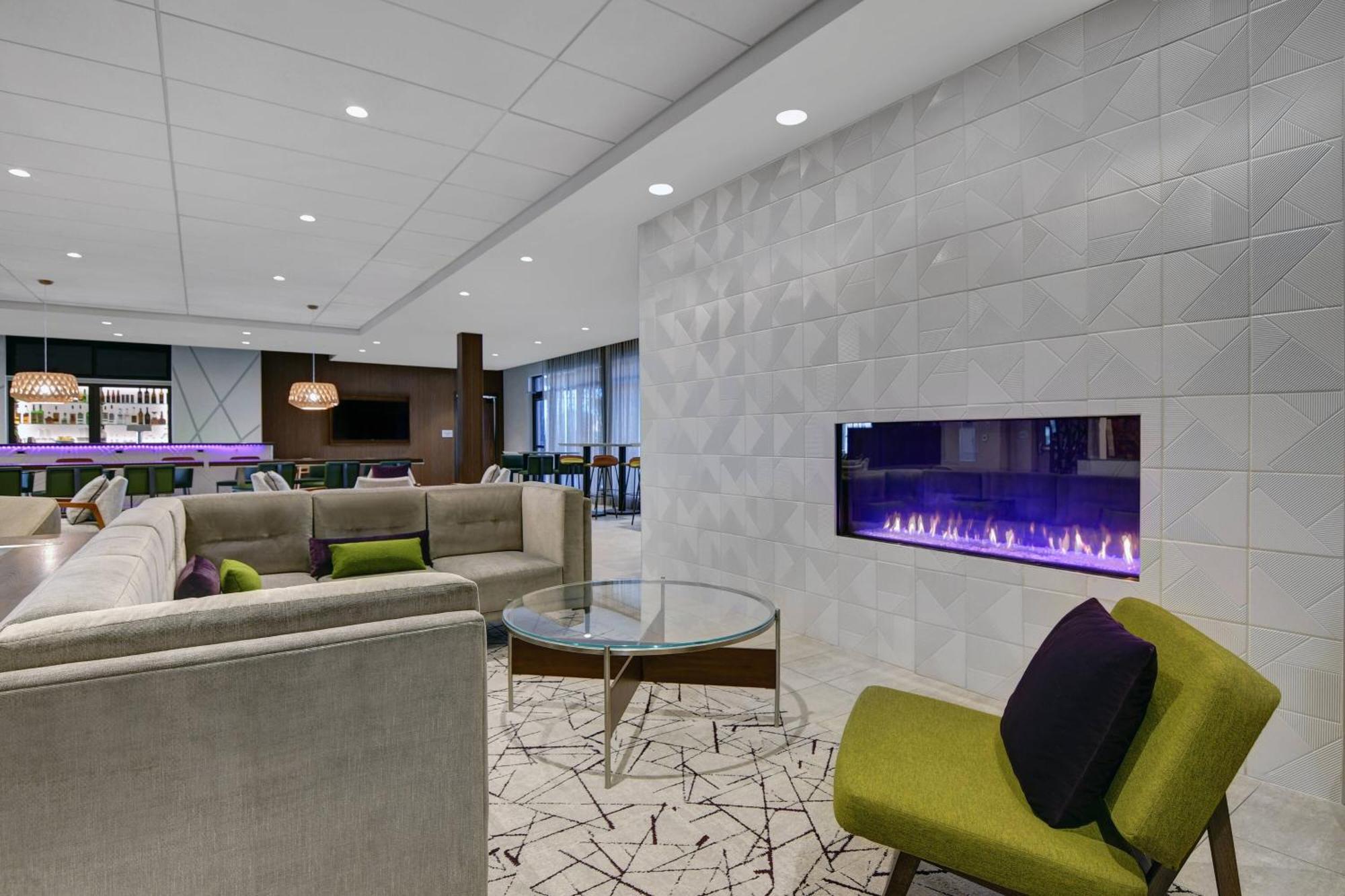Courtyard By Marriott Manhattan Aggieville 외부 사진